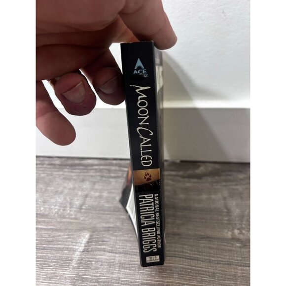 Moon Called Mercy Thompson Book 1 by Patricia Briggs Paperback - Picture 2 of 4